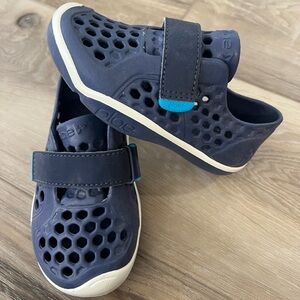 PLAE Kids Navy Water Shoes size 8